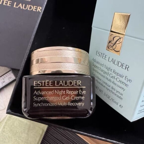 Estée Lauder Revitalizing Supreme+ Bright Power Soft Creme - Picture 10 of 12